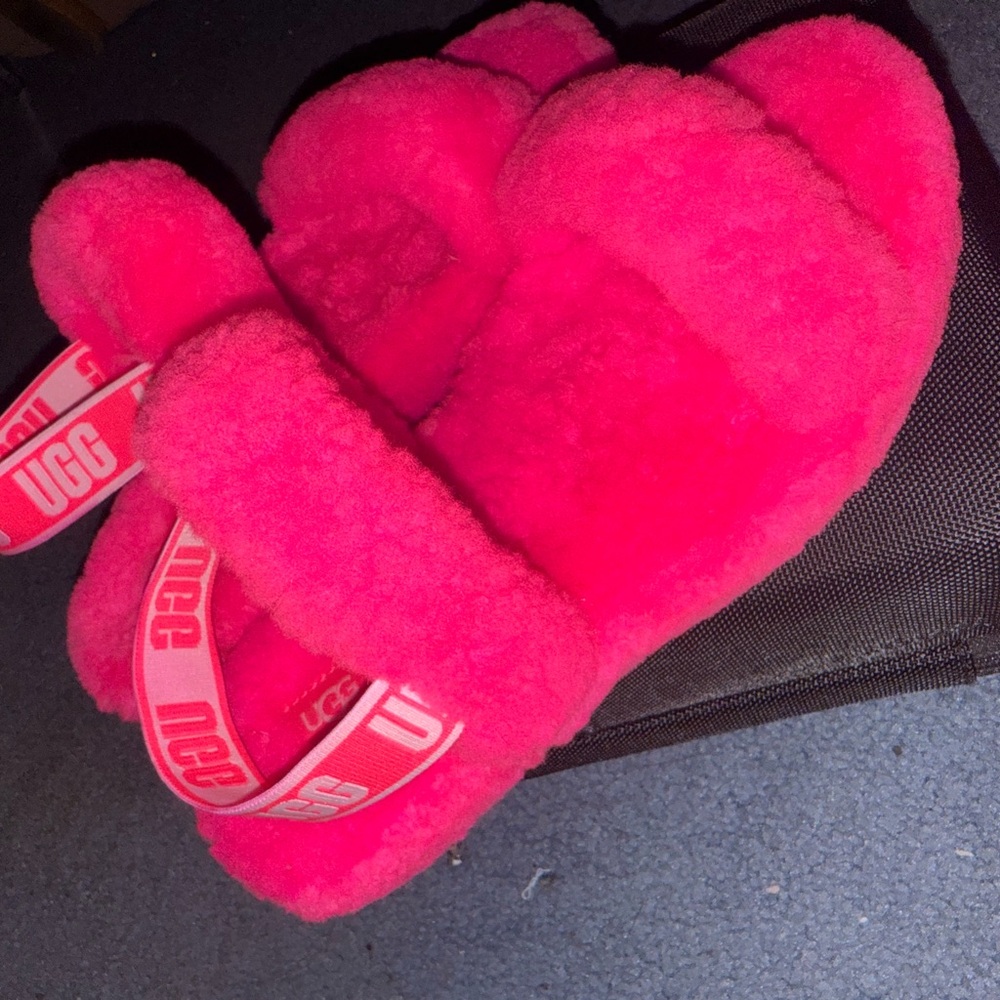 UGG Vibrant Pink Fluffy Sandals! 🩷🩷🩷